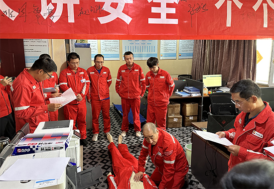 1695088571834542.jpg 西四线(吐鲁番-中卫)监理二标段组织开展触电应急演练1 拷贝.jpg