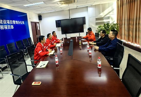1699253641184446.jpg 公司副总经理杨占东一行拜访新疆工程项目部.jpg